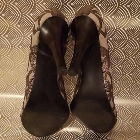 Stunning Peep Toe Carlos Santana Heels - Picture 4 of 4